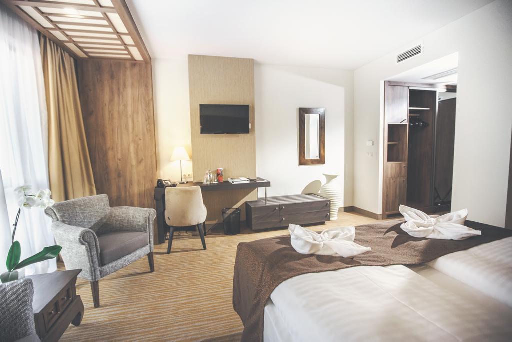 Caramell Premium Superior Hotel Buk